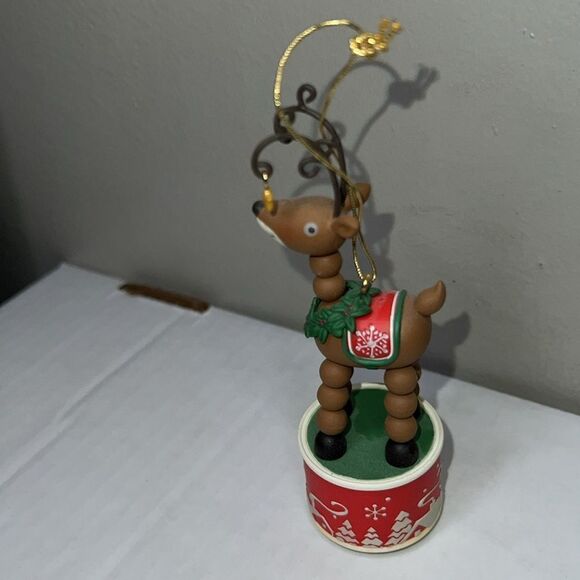Mint 2010 Hallmark WIGGLE-WOBBLE REINDEER Ornament w/Movement - Picture 3 of 6
